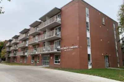 Guernsey Gardens - 124 Queen Street, Sarnia