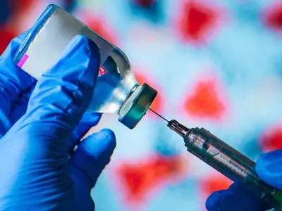 Gloved-individual-filling-needle-with-vaccine.jpg