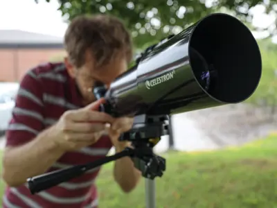 Paolo-Viola-Technical-Services-Clerk-uses-the-new-telescope-kit-from-Lambton-County-Library---web.png