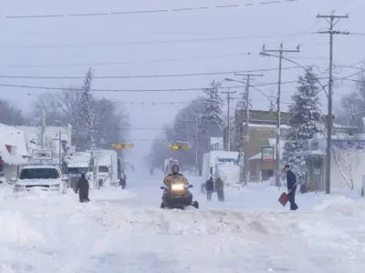 Main-Street---Wyoming-ON---11-am-ish.JPG