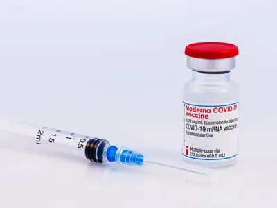 moderna-covid-19-vaccine.jpg
