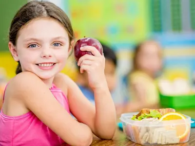 student-eat-apple.jpg
